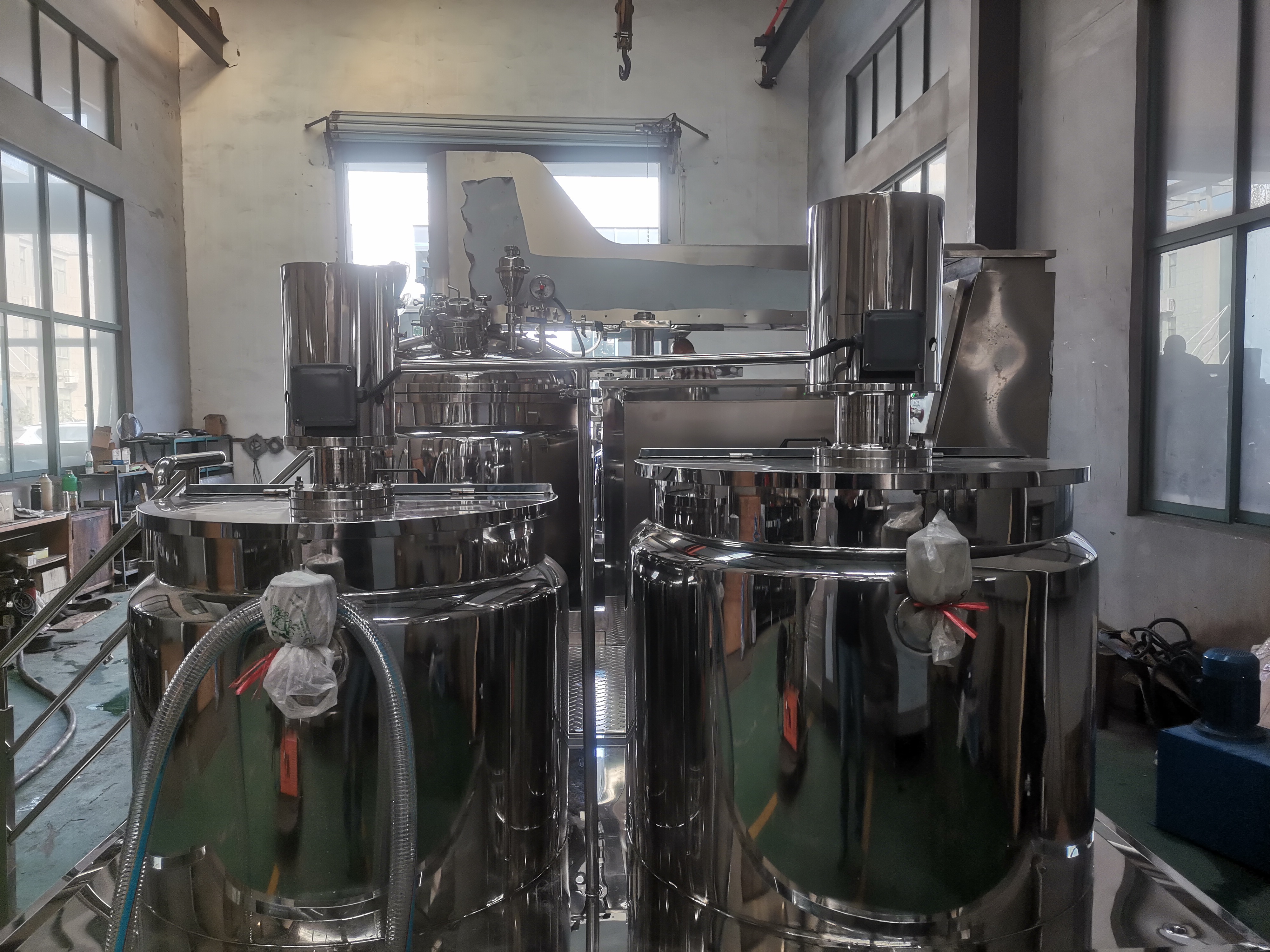 開個(gè)xiao毒液生產(chǎn)廠怎么樣？找設(shè)備[鈺翔機(jī)械]