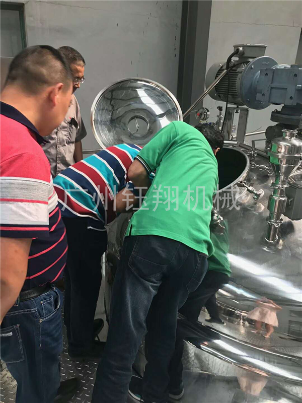 怎樣幫你的乳膏劑真空均質(zhì)乳化機洗一個干干凈凈的澡呢？【鈺翔】